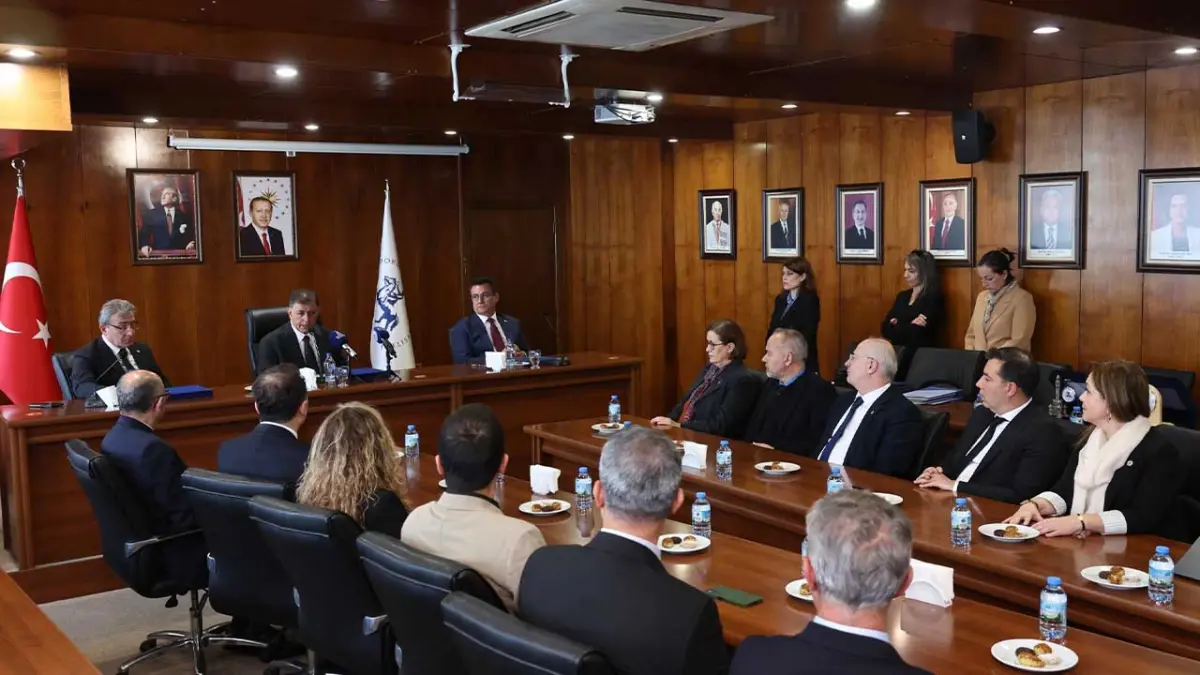 İzmir’in geleceği için tarihi imza: 25 yıllık bekleyiş afet master planı ile son buluyor haberinin görseli