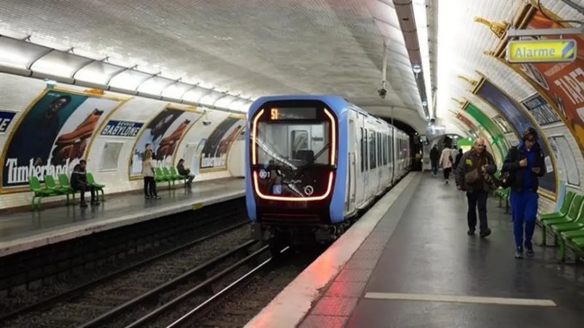 Paris metrosunda bıçaklı saldırı: Biri hamile 3 kadın yaralandı haberinin görseli