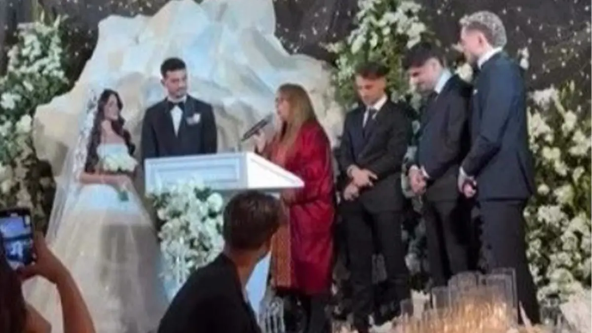 Samet Akaydın ve Hazal Çağlar evlendi: Nikah şahitleri milli takımdan! haberinin görseli