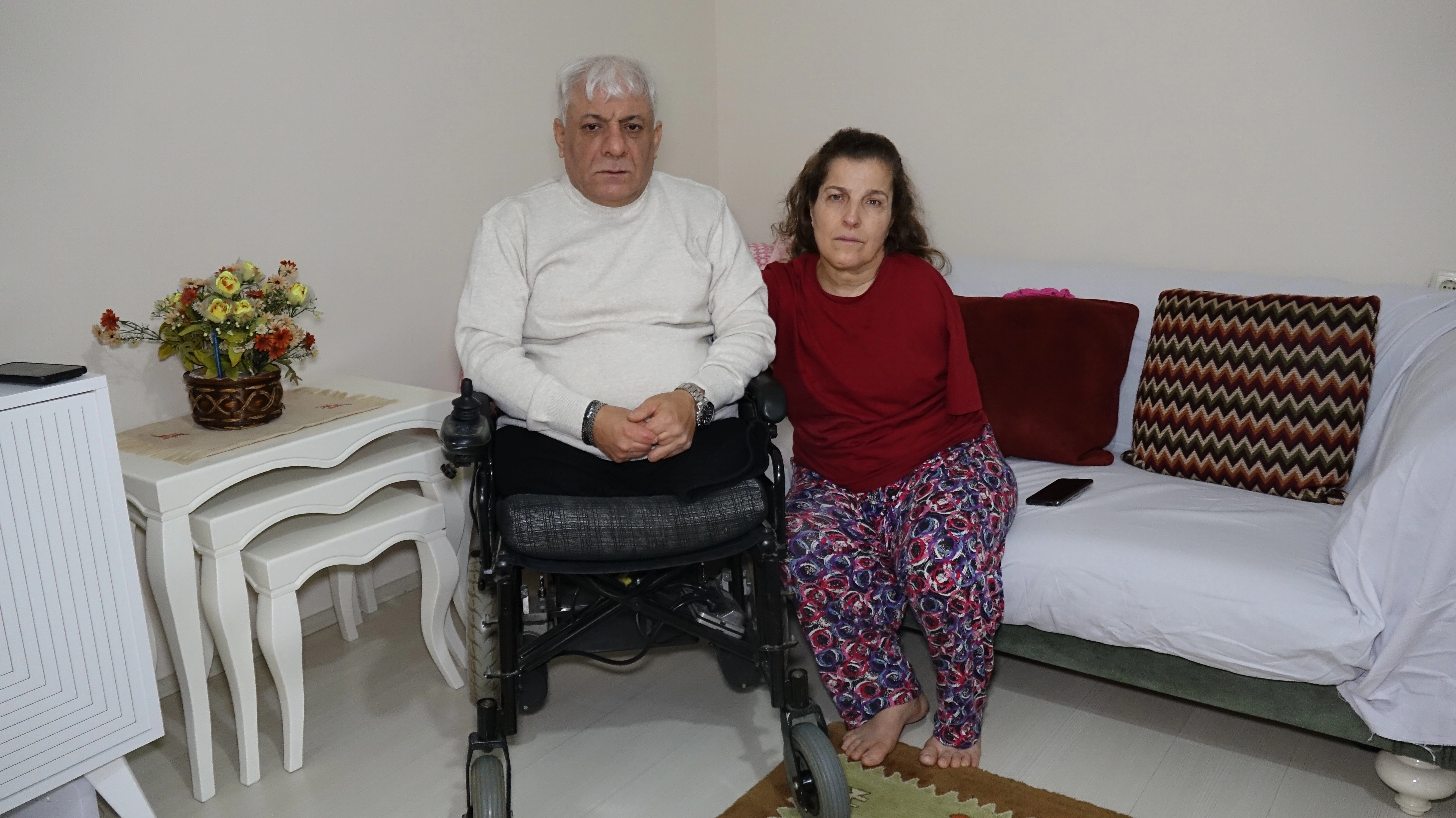 Bedensel engelli çift, birbirine ‘el ve ayak’ oldu başlıklı video haberin görseli