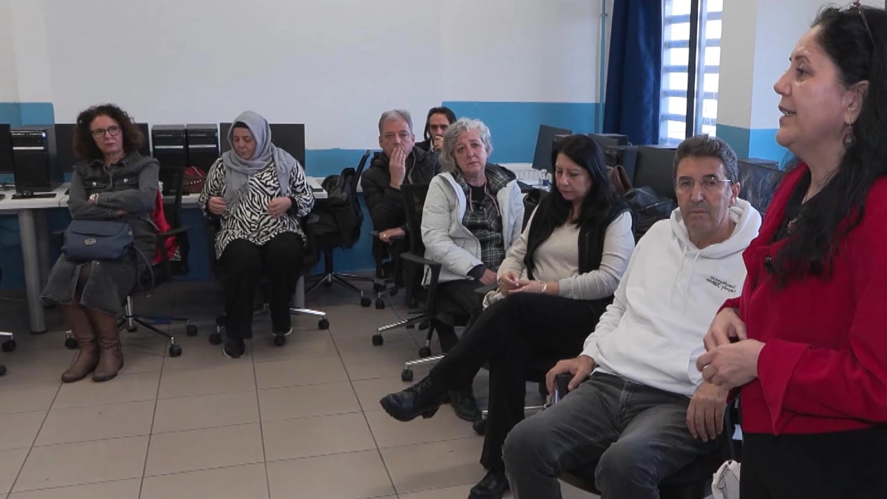 Coğrafya ve sosyal bilgiler öğretmenlerine sanal gerçeklik eğitimi başlıklı video haberin görseli