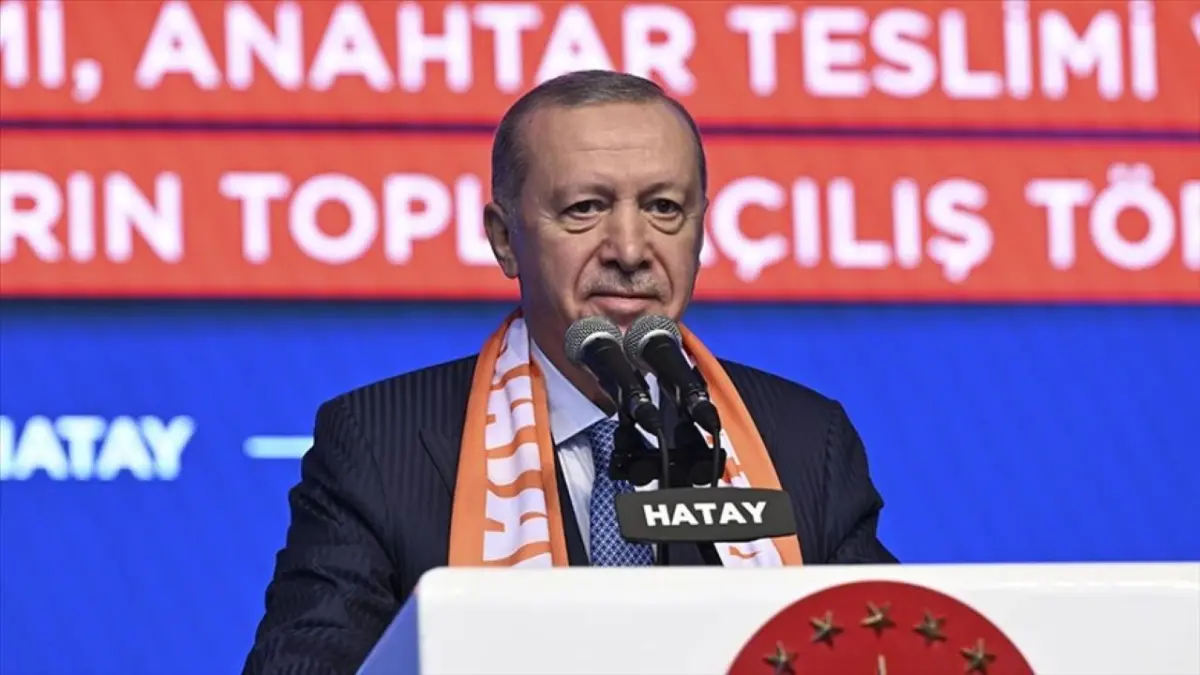 Cumhurbaşkanı Erdoğan Hatay’da: 455 bininci afet konutumuzu teslim etmenin gururunu yaşıyoruz haberinin görseli