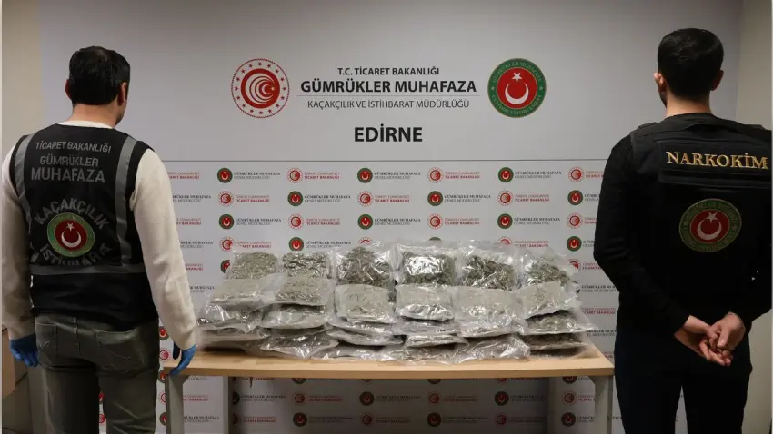 Gümrük kapılarında uyuşturucuya ağır darbe: 1 milyar lirayı aşan yasaklı madde yakalandı haberinin görseli