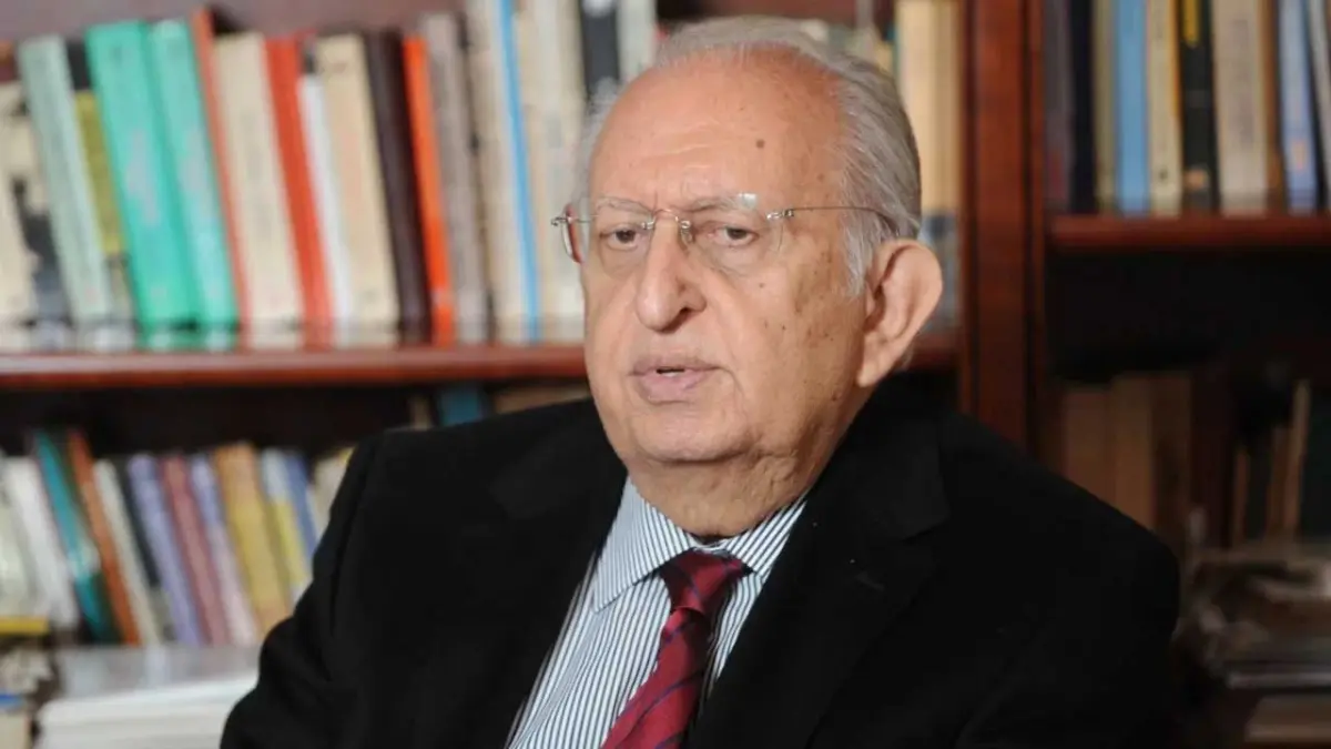 Hüsamettin Cindoruk hastaneye kaldırıldı haberinin görseli