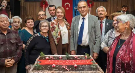 Huzurevi sakinleri için yılbaşı partisi