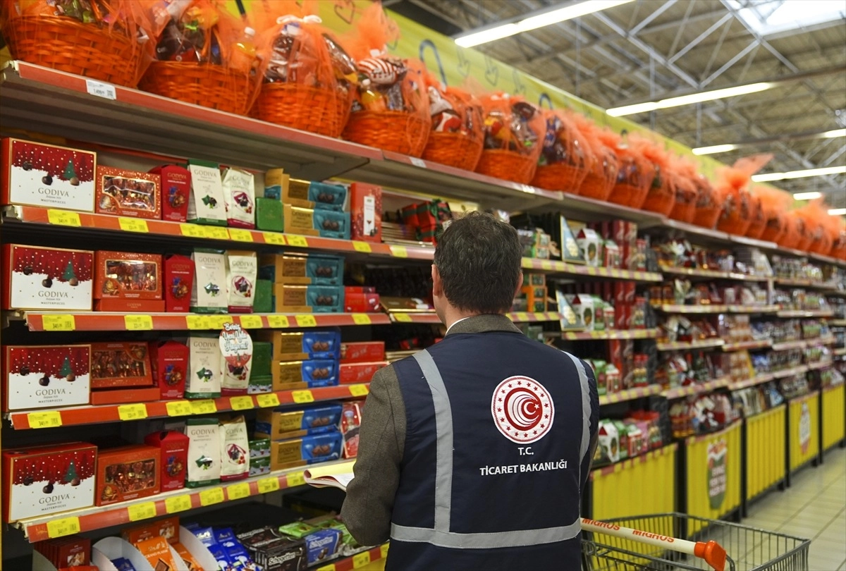 İzmir’de yılbaşı öncesi fahiş fiyat ve etiket denetimi başlıklı video haberin görseli
