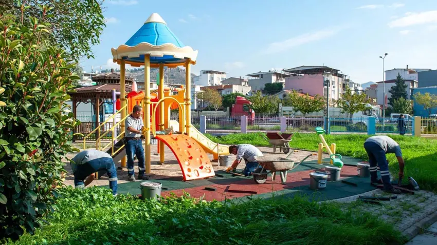 Karşıyaka’da parklar yenilendi