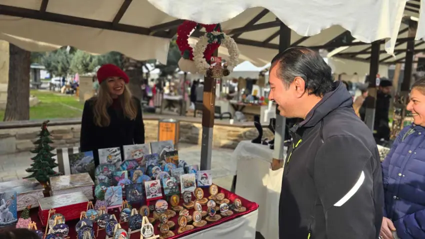 Tire’de yeni yıl coşkusu: El emeği ürünler kent müzesi önünde görücüye çıktı
