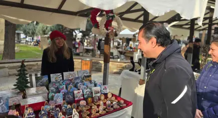 Tire’de yeni yıl coşkusu: El emeği ürünler kent müzesi önünde görücüye çıktı