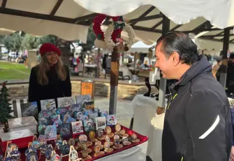 Tire’de yeni yıl coşkusu: El emeği ürünler kent müzesi önünde görücüye çıktı