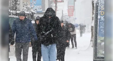 Van’da kar yağışı hayatı durdurdu: 569 yerleşim yeri ulaşıma kapandı