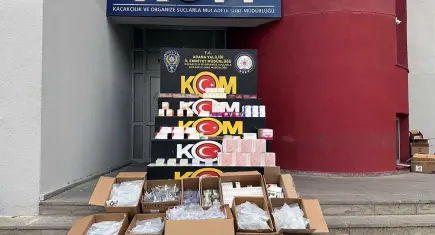 Adana'da ruhsatsız muayenehanelere baskın:Binlerce kaçak ilaç ele geçirildi