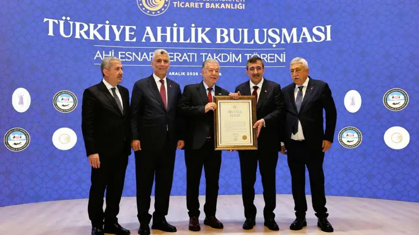 Başkan Yalçın Ata’ya “Ahi Esnaf Beratı” ödülü