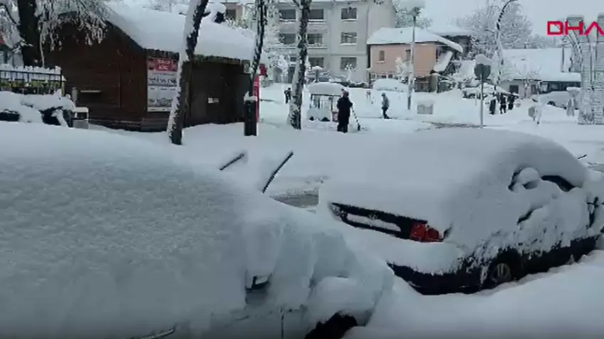 Bolu beyaza gömüldü:Kar kalınlığı yarım metreyi aştı! haberinin görseli