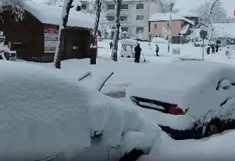 Bolu beyaza gömüldü:Kar kalınlığı yarım metreyi aştı!