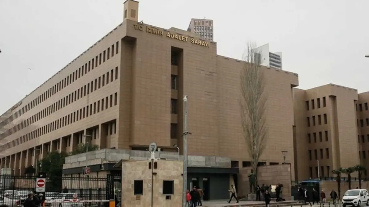 CHP'li Deniz Yücel kooperatif soruşturması kapsamında adliyeye geldi haberinin görseli