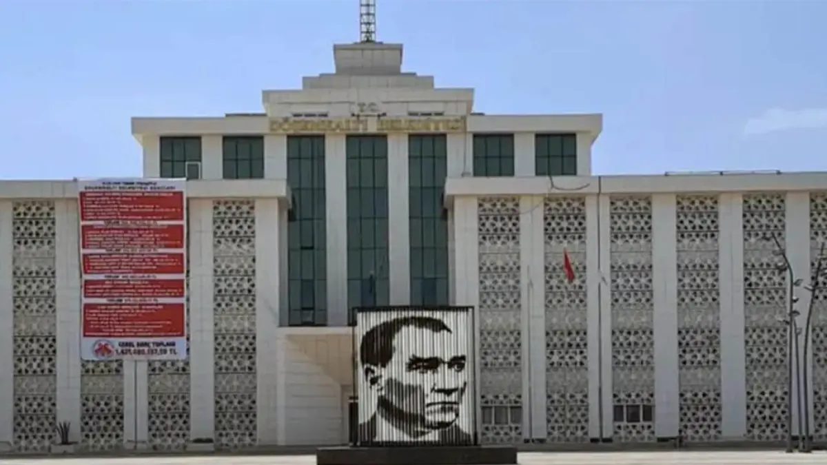 Döşemealtı Belediyesi’ne ‘konteyner ihalesi’ operasyonu: 4 tutuklama haberinin görseli