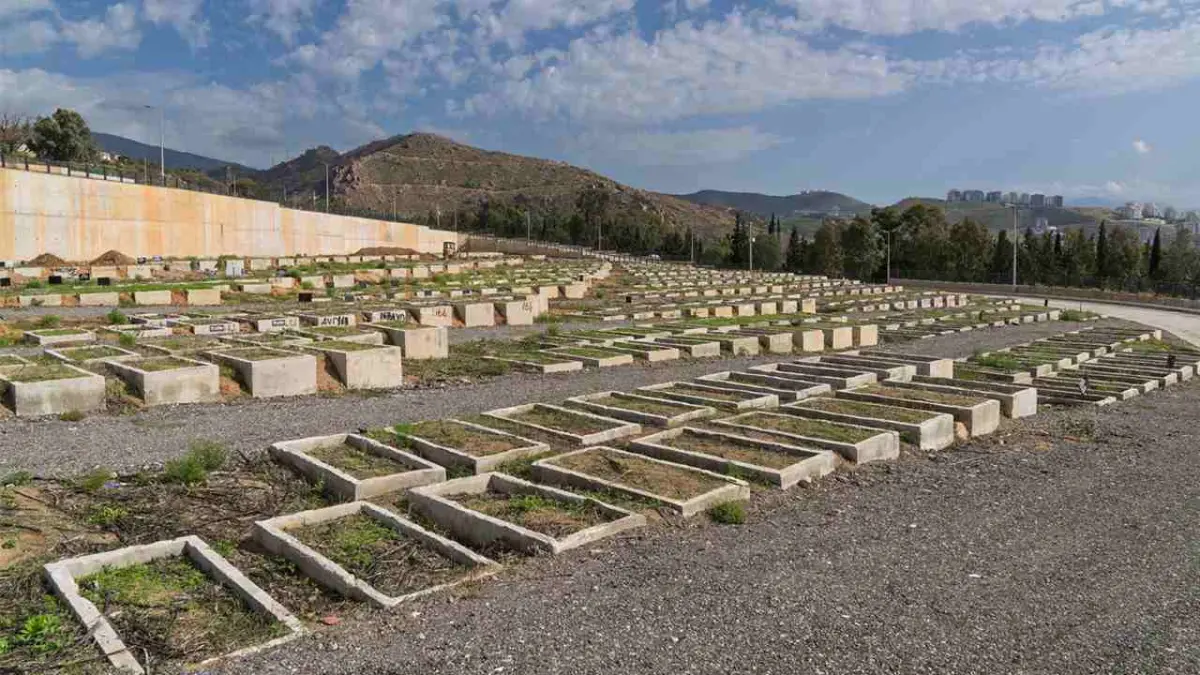 İzmir’e yeni mezarlık alanları kazandırılacak haberinin görseli