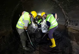 İzmir’in Büyük Kanal’ında dev temizlik operasyonu