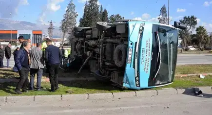 Kahramanmaraş’ta zincirleme kaza: Halk otobüsü devrildi, 17 yaralı! 