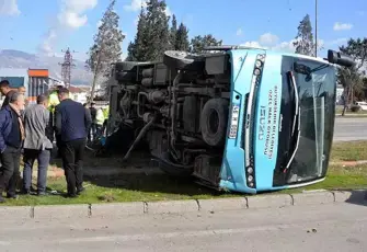 Kahramanmaraş’ta zincirleme kaza: Halk otobüsü devrildi, 17 yaralı! 