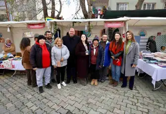 Menderes Belediyesi’nden ilk yılbaşı pazarı etkinliği
