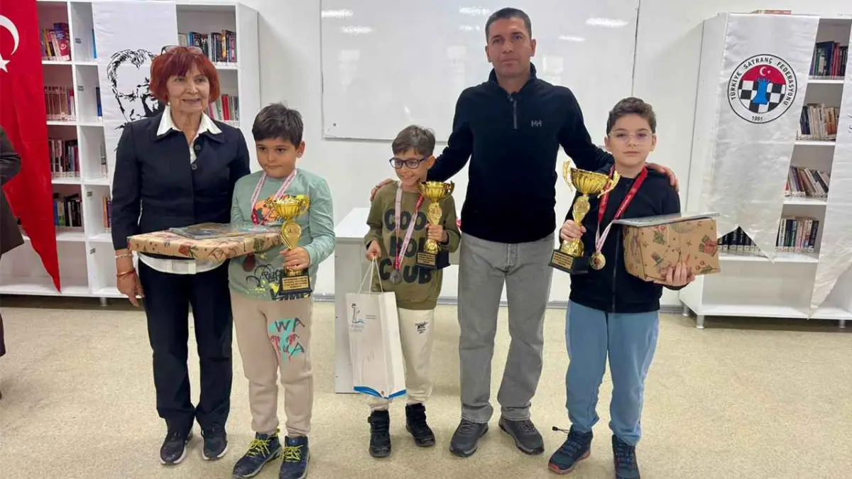Seferihisar Yeni Yıl Satranç Turnuvası sona erdi haberinin görseli