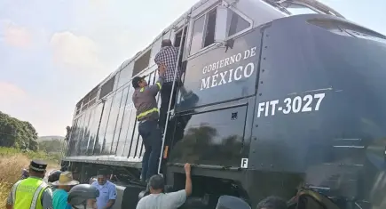  Tren raydan çıktı: 13 ölü