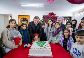 Basmane’de çocuklar yeni yıl sevinci yaşadı