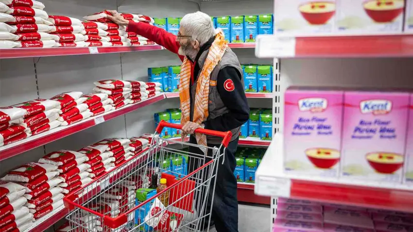 Bornova’da 3 bin 500 aileye yeni yıl öncesi ek destek