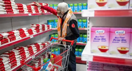 Bornova’da 3 bin 500 aileye yeni yıl öncesi ek destek