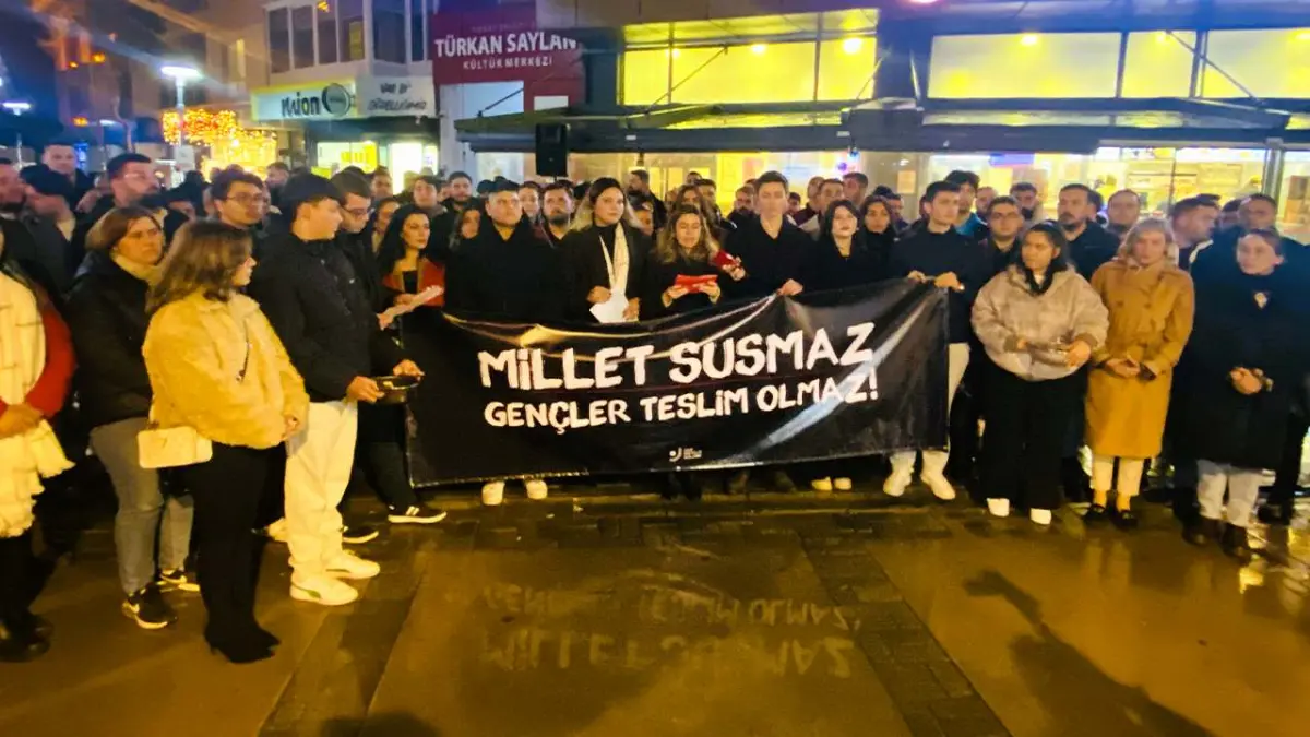 CHP'li gençler İzmir’den Bilge Kağan Şarbat için seslendi haberinin görseli