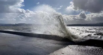 Ege Denizi için fırtına uyarısı: Ulaşımda aksamalar bekleniyor