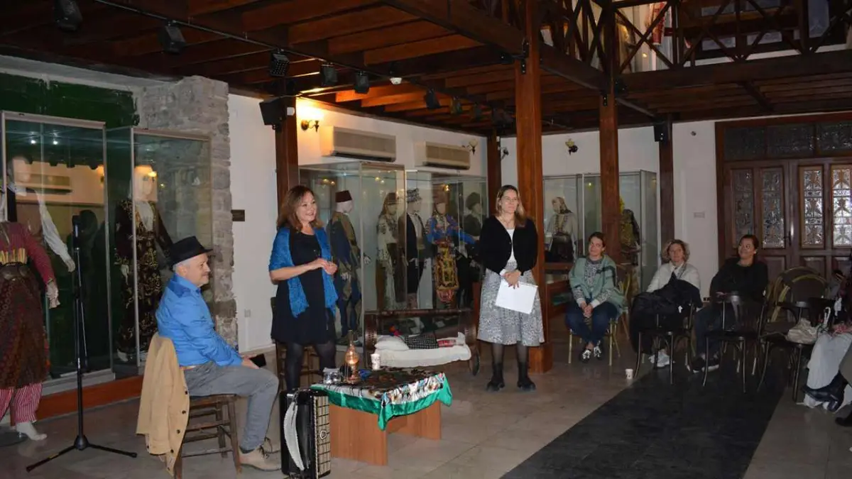 Ege Üniversitesi'nde 'Büyüklere Masallar' etkinliği haberinin görseli