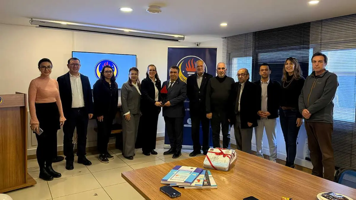 EMD İzmir’den Türk Eğitim Derneği İzmir Temsilciliği’ne ziyaret haberinin görseli