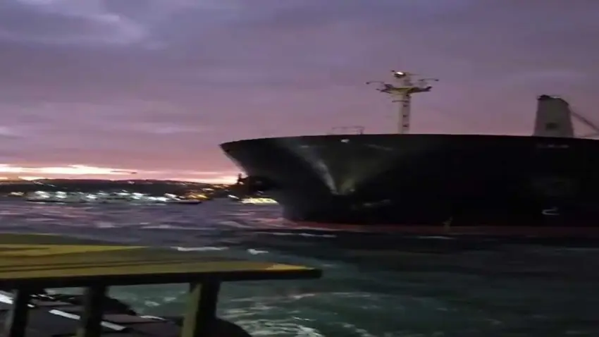 İstanbul Boğazı’nda faciadan dönüldü! Dev gemi Beşiktaş iskelesine metreler kala durdu