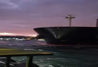 İstanbul Boğazı’nda faciadan dönüldü! Dev gemi Beşiktaş iskelesine metreler kala durdu