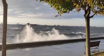 İstanbul'da bazı vapur seferleri iptal edildi