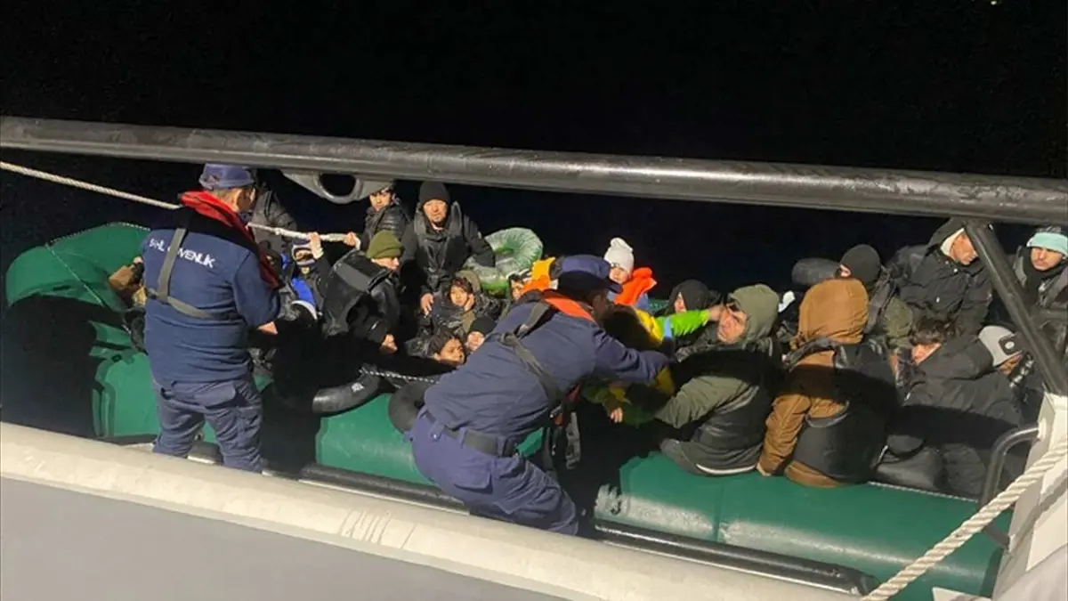 İzmir haber: Seferihisar açıklarında 50 düzensiz göçmen kurtarıldı haberinin görseli