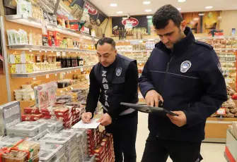 Menderes’te yılbaşı öncesi zabıtalardan denetim