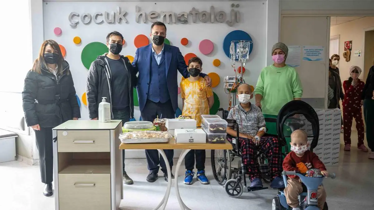 Tedavi gören çocuklara Başkan Eşki’den yeni yıl morali haberinin görseli