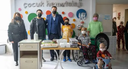 Tedavi gören çocuklara Başkan Eşki’den yeni yıl morali
