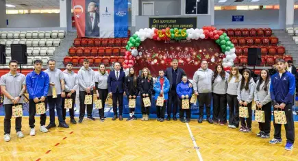 Tugay, yeni yıl öncesi sporcularla buluştu