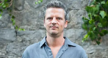 Ünlü yönetmen Seren Yüce’ye kurye kıyafetli saldırgan dehşeti: Evinde vuruldu! 