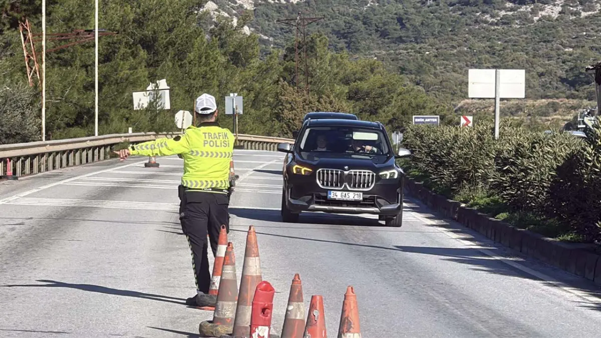 Bodrum’a 10 bin araç girişi: Yılbaşı denetimleri sıkılaştırıldı haberinin görseli