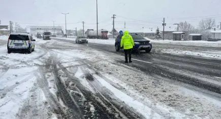 Bolu Dağı kar yağışı nedeniyle ağır tonajlı araçlara kapatıldı