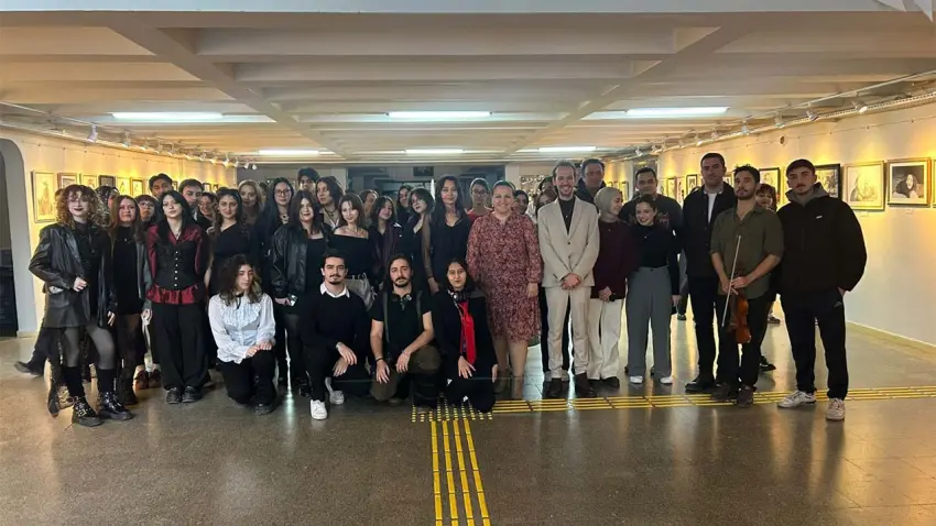 Ege Üniversitesi'nde ‘Karakalem’ resim sergisi sanatseverlerle buluştu haberinin görseli