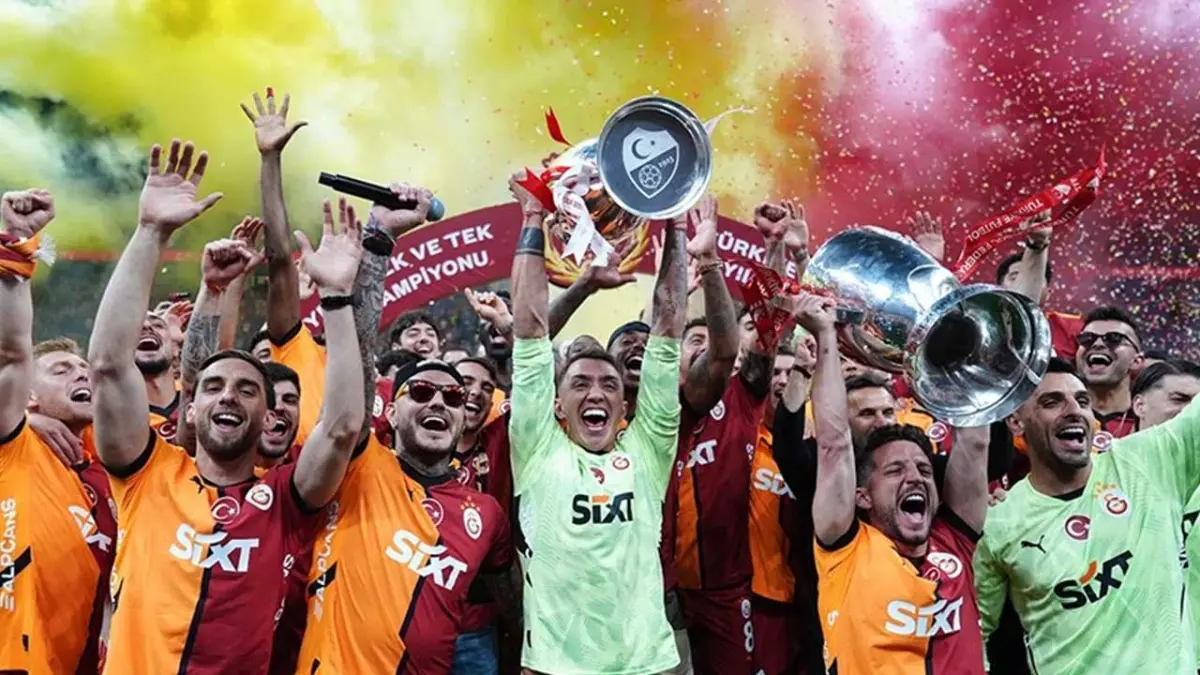 Galatasaray’ın altın yılı: 5.yıldız, çifte kupa ve dünya yıldızları! haberinin görseli