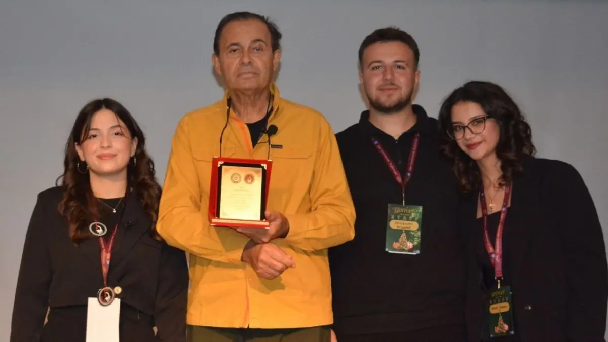 Gurme Ayhan Sicimoğlu EÜ’lü öğrencilerle buluştu haberinin görseli