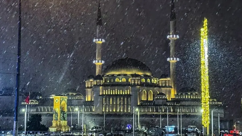 İstanbul'da kar yağışı başladı haberinin görseli